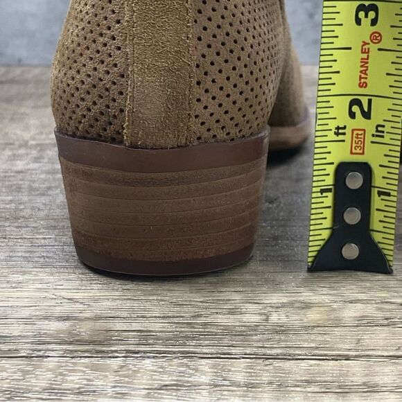 Kensie~Women’s~”Glynda”~Desert Sand Perforated Suede Ankle Booties~Size 8M - Picture 5 of 9
